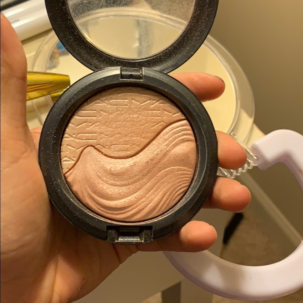 Mac Definitely Defined Extra Dimension Skinfinish